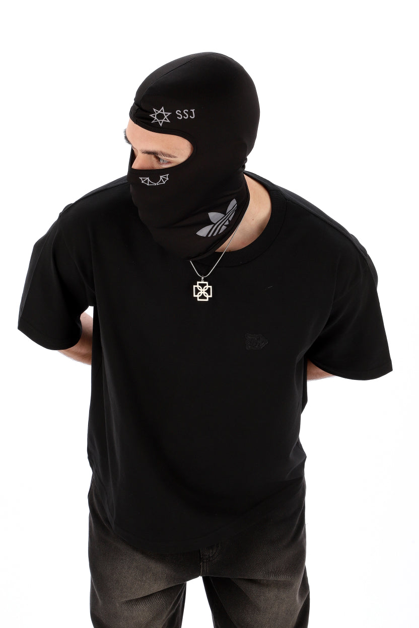 REMERA MANGA CORTA NEGRA